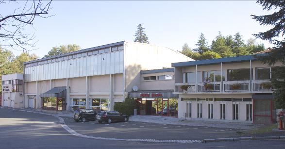 Le foyer rural, qui regroupe de nombreuses salles et un gymnase dont peuvent bénéficier les associations. C'est un lieu vivant proposant de nombreuses activités